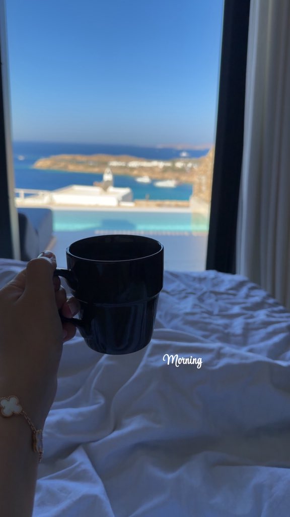 Mayaln94's tweet photo. Lost somewhere between sunset and sunrise. 🇬🇷💙 https://t.co/eQWXMlJXtr