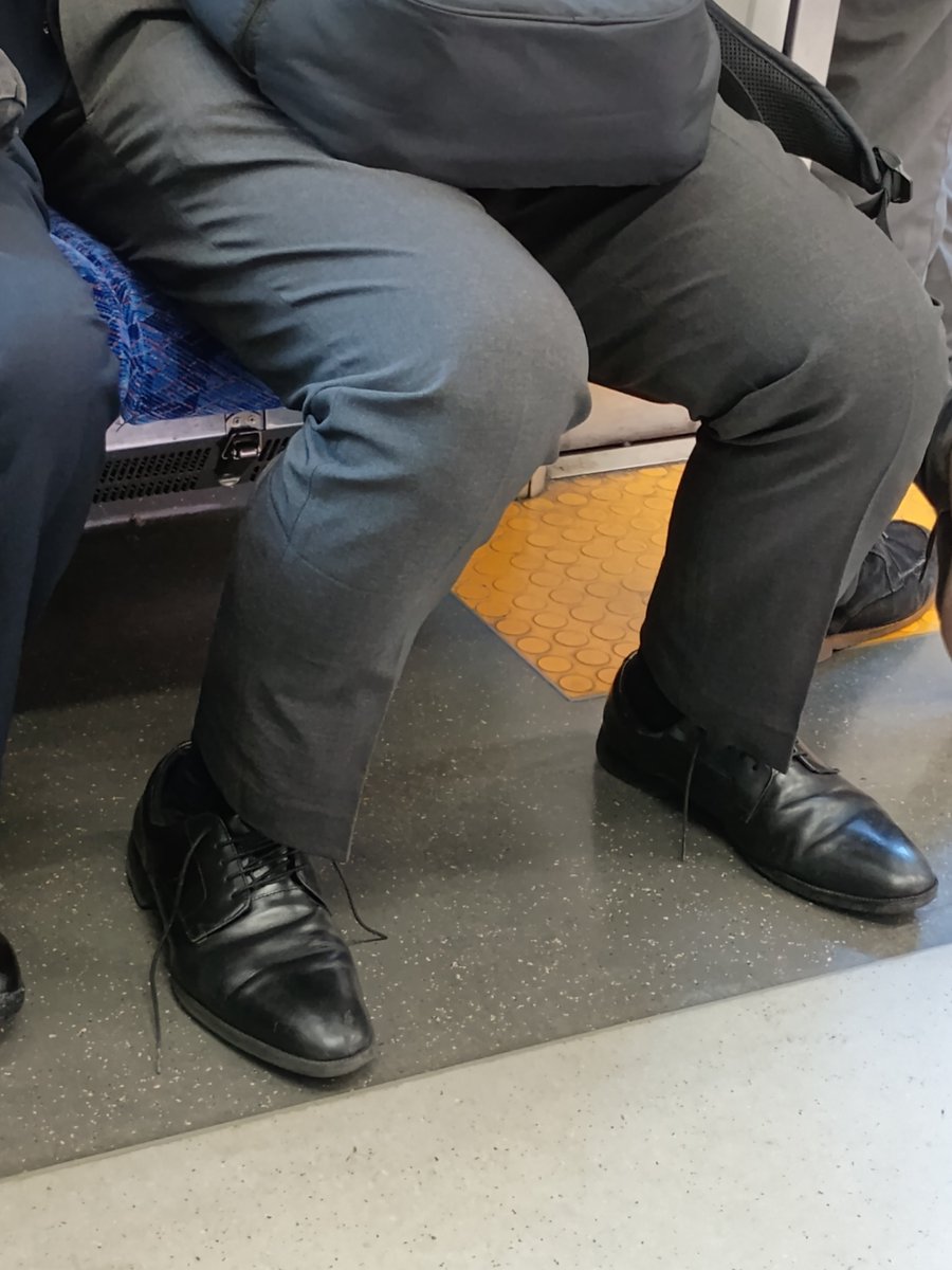 socrazysobitch's tweet photo. 東急田園都市線で朝6時30分頃に中央林間から乗ってくる男性。
長い長〜い足を組んで、靴紐はほどけたままの馬鹿丸出し😂
たまらなく愛おしい笑
#拡散希望 
#拡散希望RT 
#拡散希望RTお願いします 
#東急田園都市線 
#東京メトロ 
#半蔵門線
#中央林間駅 
#危険人物 
#電車 
#迷惑 
#東京都 
#神奈川県 https://t.co/2jGEIl37z5