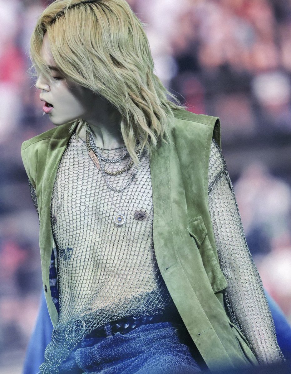 miriam63440874's tweet photo. @pinkcowqueen25 @bts_bighit 20260718 París
Jimin es el punto principal 
¿Cómo puedo no verlo en todo el concierto?

#jimin #지민 #bts #방탄소년단 #madrid
#BTS_ARIEANG_WORLDTOUR_PARIS 
@bts_bighit https://t.co/gSX6hiju06