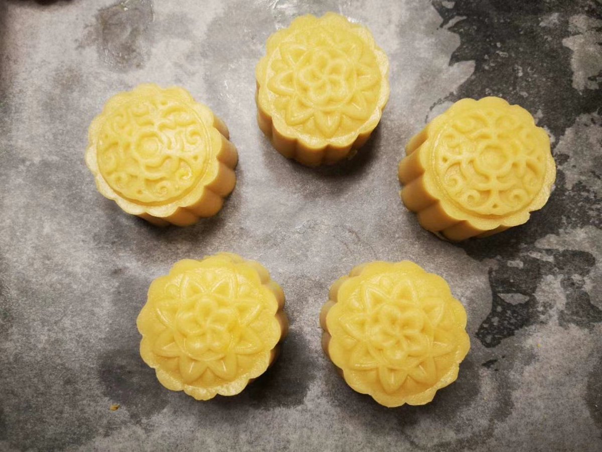 WilfredMat0rdz's tweet photo. [Light up the lantern, welcome Mid-Autumn!  May every mooncake bite bring you sweet surprises and cozy moments with loved ones. Happy Mid-Autumn Festival!] https://t.co/WwBXr7R8uS