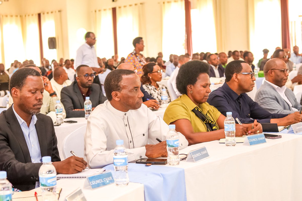 RwandaEast's tweet photo. Mu Karere ka Rwamagana hateraniye inama Mpuzabikorwa y'Intara, ihuje Ubuyobozi bw'Intara, Nyobozi &amp;Njyanama z'Uturere, Abanyamabanga Nshingwabikorwa b'Imirenge, abahagarariye ibyiciro byihariye n’abagize Ihuriro ry’Abafatanyabikorwa mu iterambere (JADF) n'abandi batandukanye. https://t.co/7dbTBNStzO
