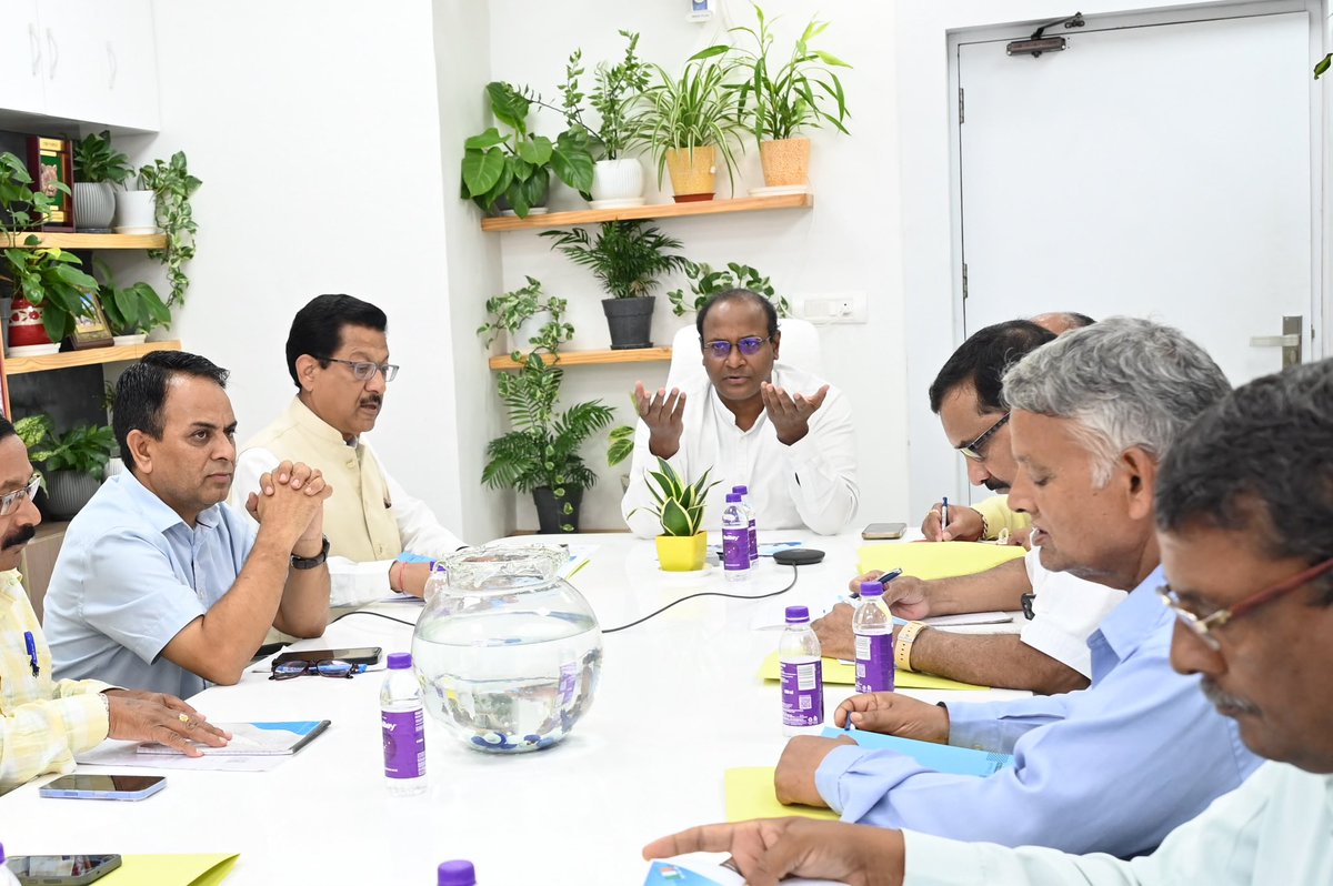 UttarakhandCEO's tweet photo. मुख्य निर्वाचन अधिकारी ने लिया राजनैतिक दलों से SIR पर फीडबैक

सामान्य विसंगति वाले नोटिसों का बीएलओ स्तर पर करें निस्तारण: सीईओ

19 लाख मतदाताओं को अबतक नोटिस डिलिवर

फार्म 6 के 93 हजार आवेदन, फार्म 8 के 40 हजार आवेदन प्राप्त https://t.co/AomvtBypVF