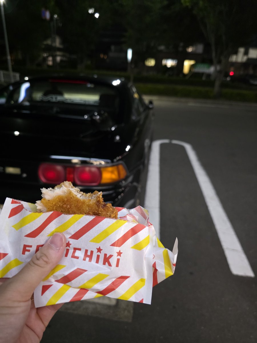 WildBunch774's tweet photo. 支払いついでにファミチキ増量してたからね。フェニックスパワーを得ていた😋 https://t.co/Yh3xtclvA6
