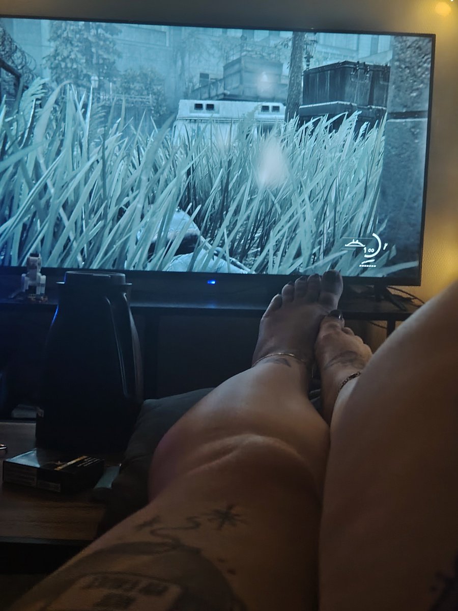 angeliq04060641's tweet photo. Votre arme de prédilection dans ce genre d'approche ???
#gfe
#Companion
#ChatBuddy
#VirtualGirlfriend
#thelastofus2 https://t.co/E3RbSUljz3