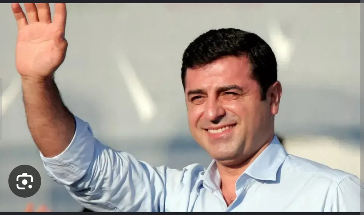 Rmzy14725's tweet photo. Tweet atmak neyimize yetmiyor,eylemde nedir,kim eylem yapıp adalet aramış?
Zaten Emine Şenyaşar'da evinde nané sélé yaparken CB yardımcısı rüyasında görüp ilham gelip gitmedimi yanına?
 
Ctesi anneleri 1114 haftadır canları sıkıldığı için zaten eylem yapıyorlar (pazar tatil ondan)...!

Selahattin Demirtaş'ta hapiste keyfi yatıyor, mahpuslar için empati kuruyordu zaten...!

Oturun oturduğunuz yerde!
Birgün birilerinin rüyasına girersiniz ne olacak..
Yüksel 40 kg vermiş!
Enes'in gençliği  hayalleri bitmiş!
Salim çocuklarından ayrı kalmış,çoluk çocuğu perişan olmuş!
Remziye anne yaşlı başlı meydanlarda adalet aramış!
Eren annesine hasret ordan oraya savrulmuş!!!
Ne olmuş yani dünyanın sonu mu???

#nariniçinumut
#narinveailesiiçindalet
