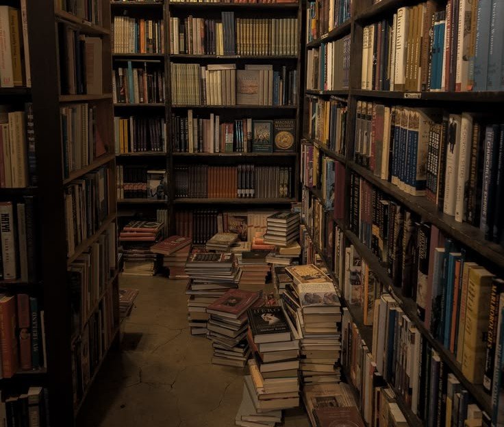 Lovandfear's tweet photo. "Books only have two smells. The smell of a new book, which is good, and the smell of an old book, which is even better."

—Ray Bradbury https://t.co/tSLnDGko4c