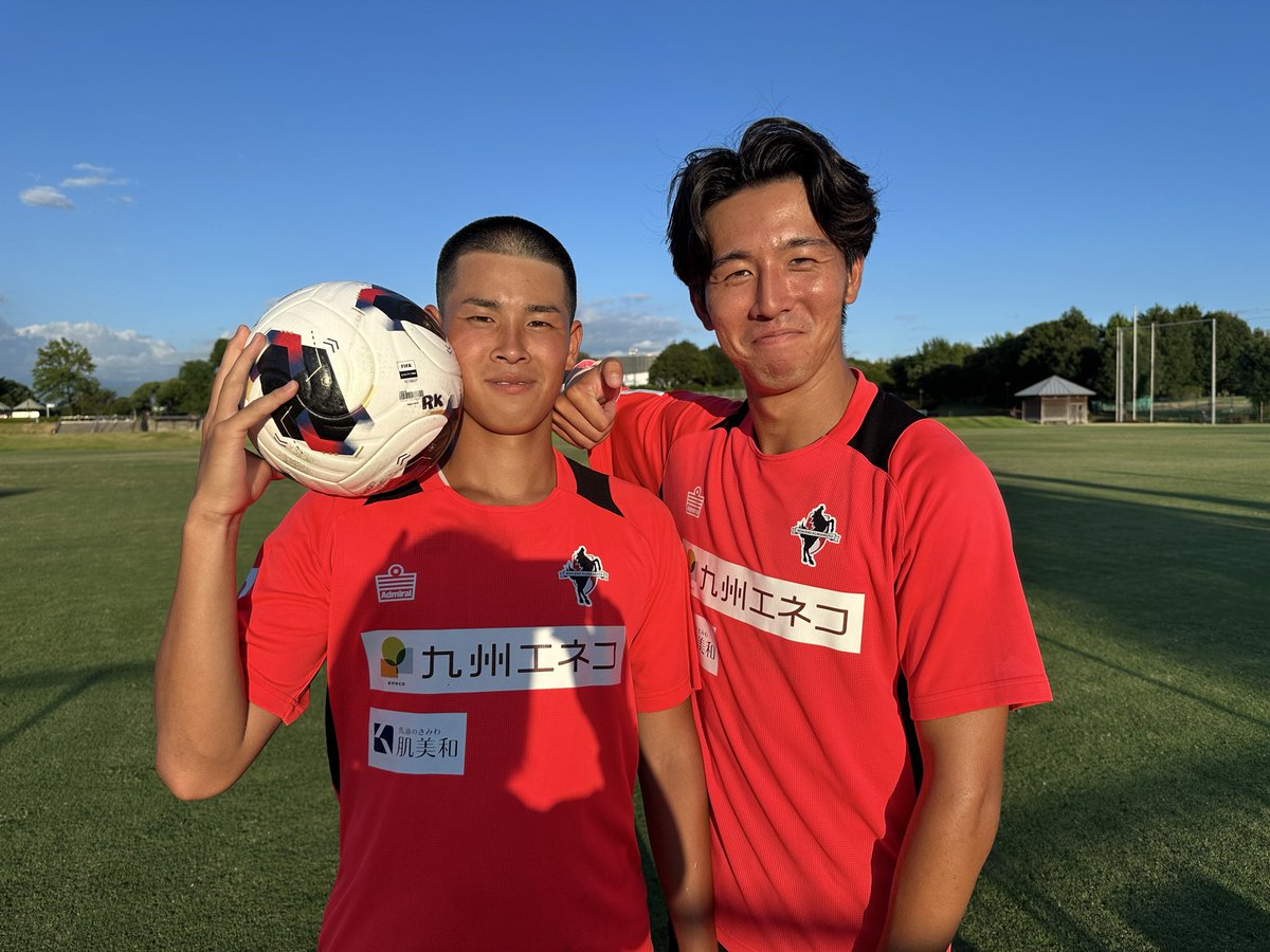 roassoofficial's tweet photo. トレーニングオフショット📸

那須健一選手の髪型は「気合い🔥」とのことです😊
#親指

また練習ウェアも新しくなりました。
#ロアッソ熊本
#アドミラル https://t.co/s0MRifEIMb