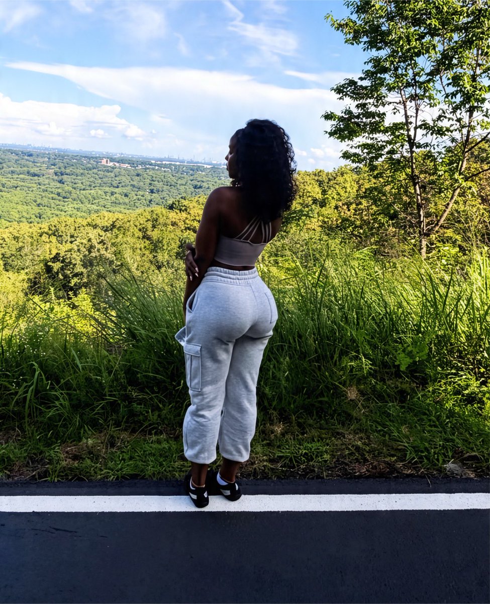 Mid15Mid's tweet photo. I lov nature and the view🍑
#slaykelly #kellyakousha #kellybadhie #slayykelly #kellyfansly #fansly #onlyfans https://t.co/IflBycCf2V