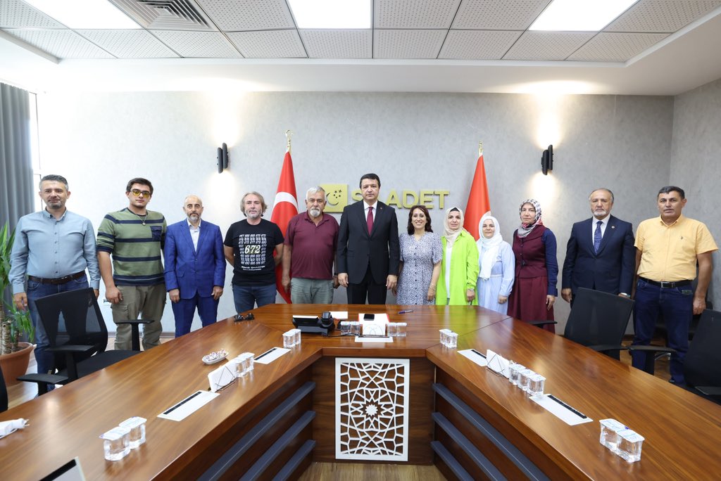 SaadetPartisi's tweet photo. Genel Başkanımız Mahmut Arıkan, KHK Platformu üyeleri ile bir araya geldi. https://t.co/0odkNCO71c