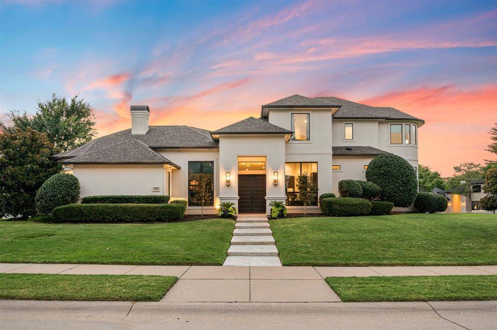 justinnimergood's tweet photo. Southlake stunner alert—this Timarron gem won’t wait! ✨
4 beds, 5 baths, 4,255 sqft, designer reimagined finishes, new Pella® windows, and a coveted corner lot near Timarron Country Club.
#SouthlakeRealEstate #LuxuryLiving https://t.co/LXKdMuy0yx