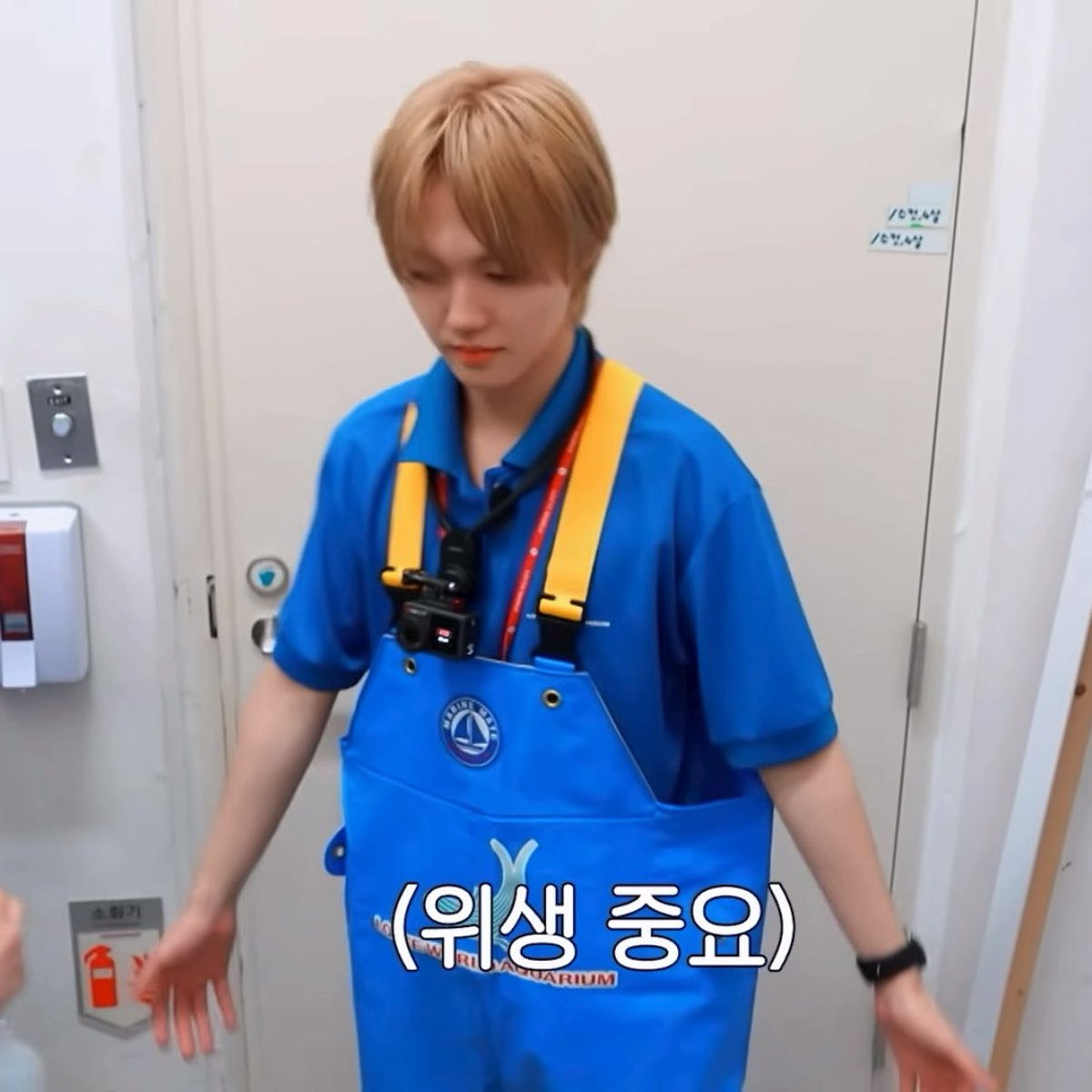 heherabbit's tweet photo. 이날 아침 일찍 촬영해서 그런가 목소리도 생김새도 진짜 너무 귀엽넼ㅋㅋㅋㅋㅋㅋㅋㅋ 멜빵 바지 입은 ��통이 애기얌 https://t.co/DT7xIkfhnP
