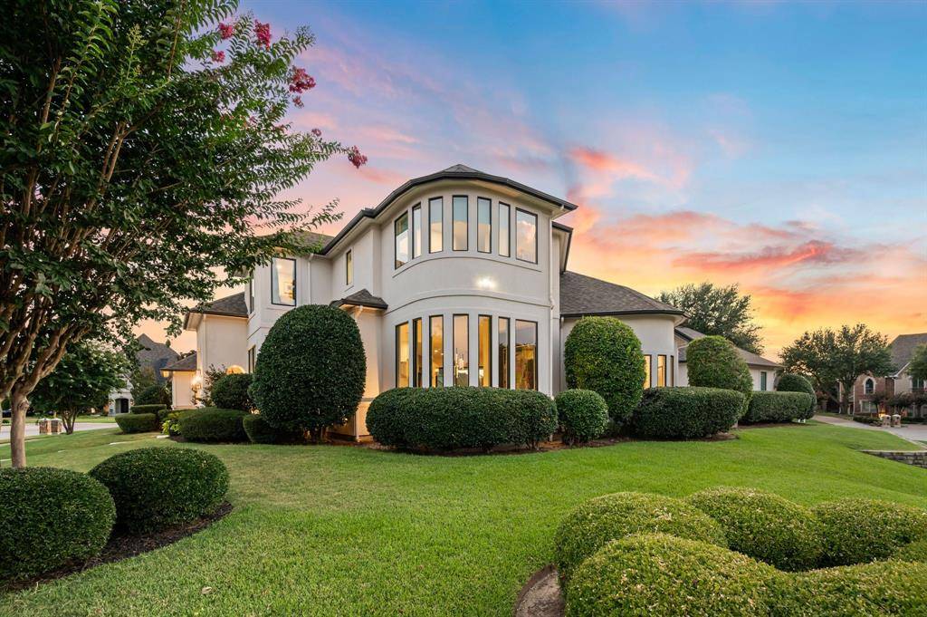 justinnimergood's tweet photo. Southlake stunner alert—this Timarron gem won’t wait! ✨
4 beds, 5 baths, 4,255 sqft, designer reimagined finishes, new Pella® windows, and a coveted corner lot near Timarron Country Club.
#SouthlakeRealEstate #LuxuryLiving https://t.co/LXKdMuy0yx