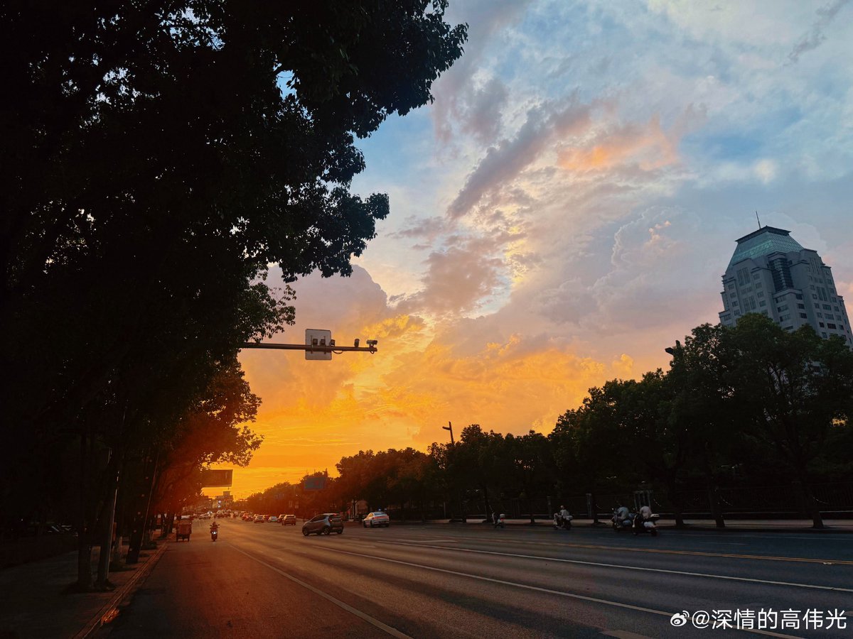 JNocturnes's tweet photo. เถียนเถียน อัพ weibo แคปชั่น : อากาศร้อนขนาดนี้ ก็ควรไปกินหม้อไฟสักมื้อ! 

สู้อากาศร้อนด้วยหม้อไฟร้อนๆ สมกับเป็นเถียนเถียน😂 นานๆมาอัพที มาครบทั้งรูปวิวและอาหาร ถ่ายได้สวยมาก

#เกาเหว่ยกวง #GaoWeiguang #高伟光 https://t.co/mB0VZoIPms