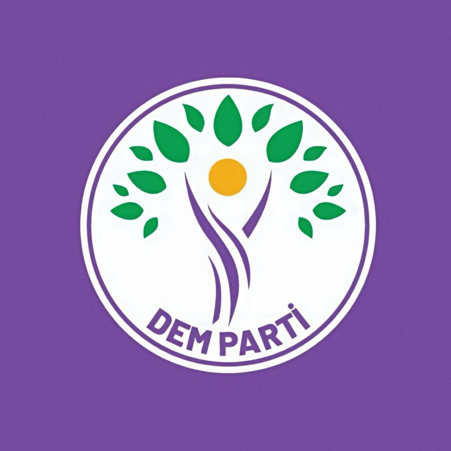 bosunatiklama's tweet photo. AK Parti, MHP, DEM Parti, HÜDA PAR ve CHP, çerçeve yasa teklifine imza attı.

• YENİ Parti, inceleme yaptıktan sonra karar verecek.
• İYİ Parti, imza atmayacağını açıkladı.
• Yeniden Refah Partisi, yasa teklifinin referanduma götürülmesini istedi. https://t.co/oVhi4l8VrV
