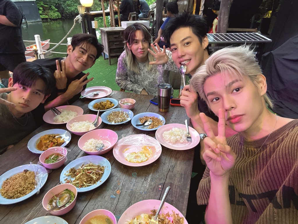 milk2may's tweet photo. The Crow Club Q6
#อีกาสมาคมQ6 https://t.co/pEXdKVKjAr