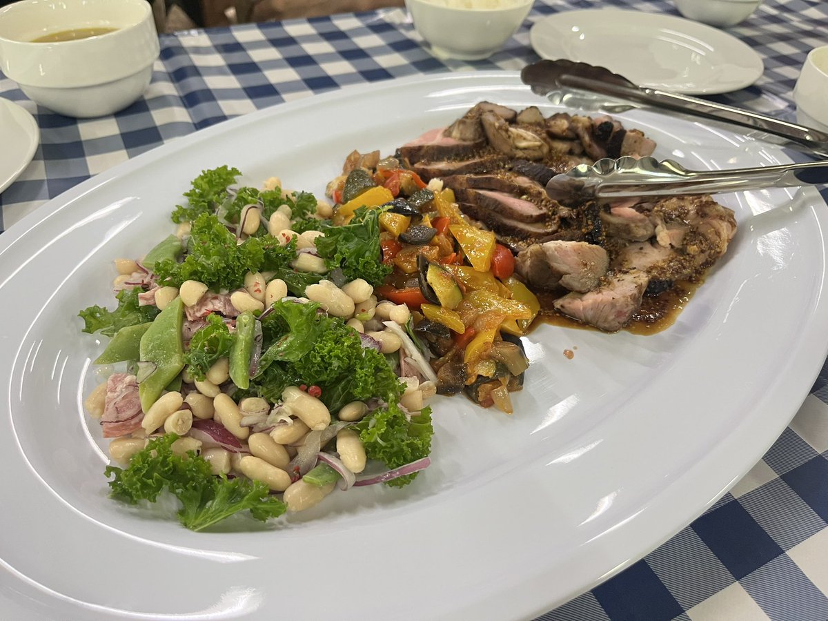 Pomelo_Chang's tweet photo. 行動分析学道場行ってきました！ブンちゃんを題材に半年間実験に取り組んで、悔いもいろいろありながらもたいへん学びをいただきました。指導いただいた島宗先生はじめ、山本央子先生、杉山先生、奥田先生、コーチの先生方、ありがとうございました！ https://t.co/RXweqaZ4t7