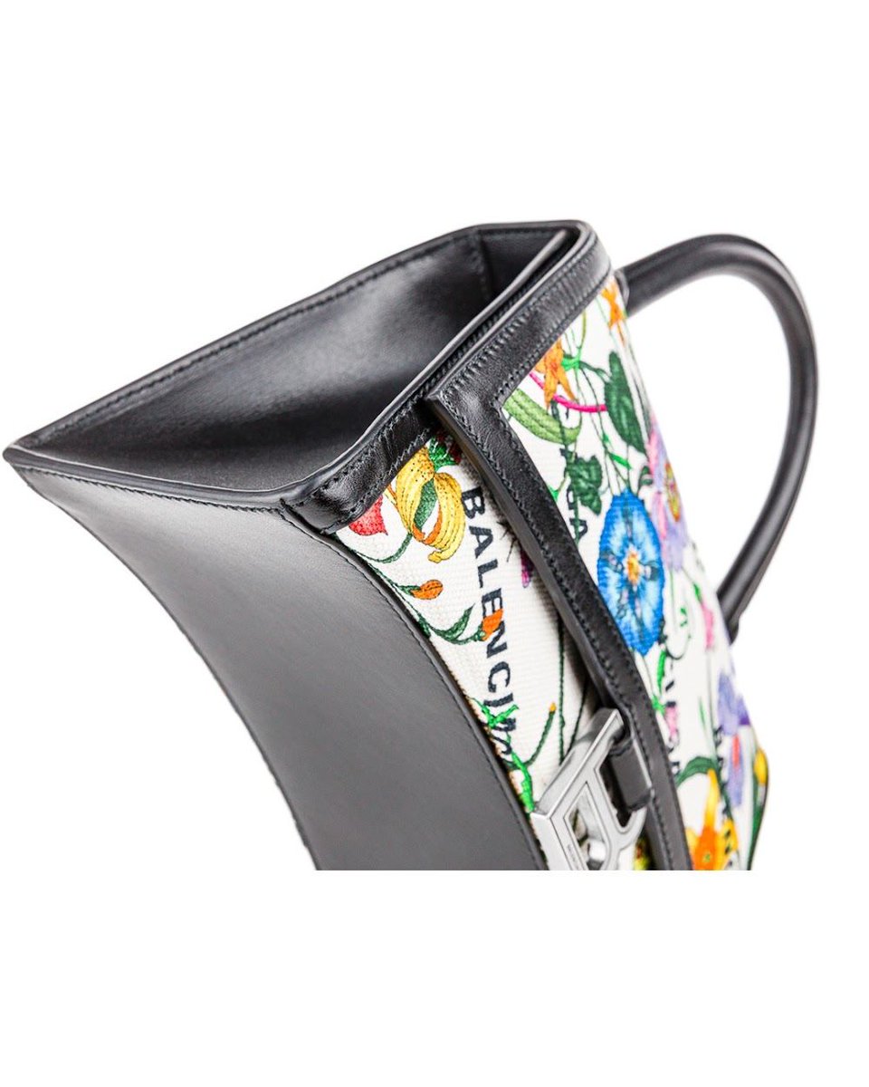 shopprestigelux's tweet photo. Balenciaga x Gucci Hacker Project Flora Hourglass Bag — collectible designer collab. Shop now: https://t.co/90BAAQRi2g | SKU: STK028801 #shopprestige #prelovedluxury https://t.co/PAnOF3HLTK