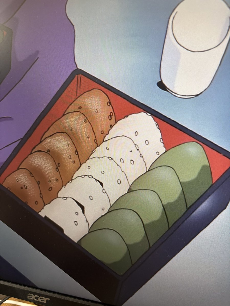 konpouzai's tweet photo. #毎日パトレイバー

このおにぎり、みどりはとろろ昆布だろうけど、茶色は何だろう？ 
おかか？ https://t.co/sNRmbg6E5w