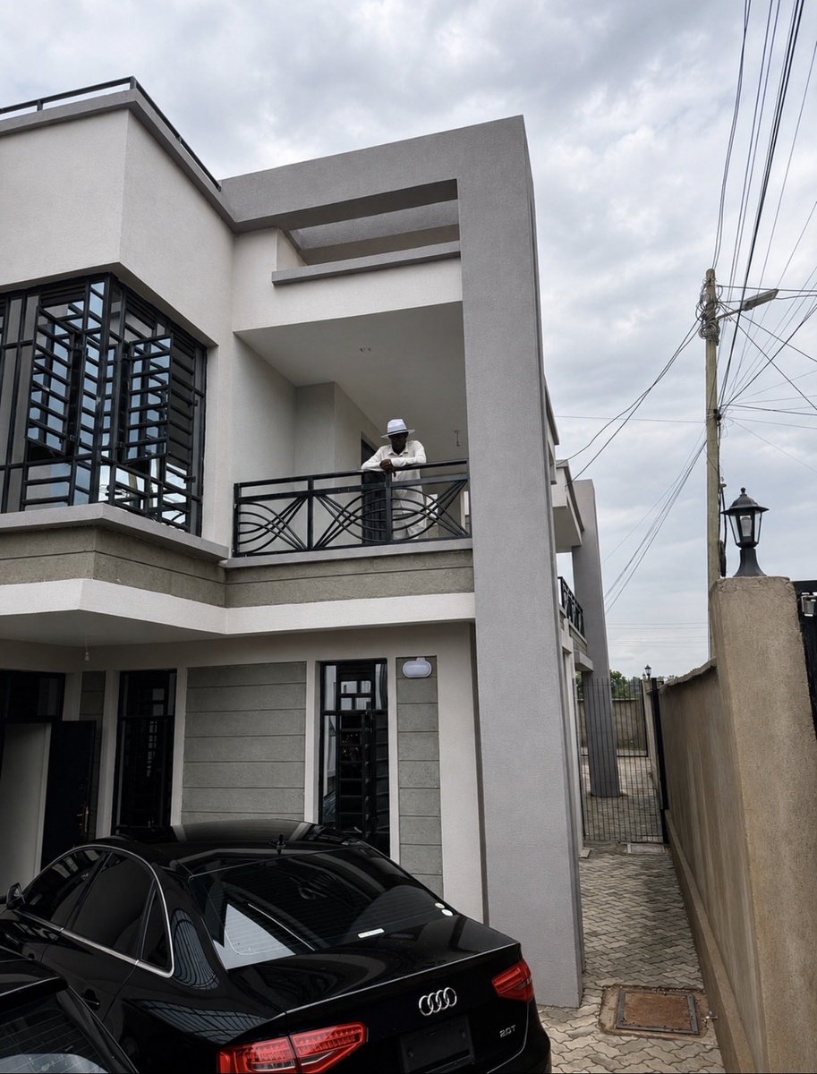 kenlorde_'s tweet photo. @Kimuzi_ As a jobless multimillionaire with no degree  I don’t think success is related to education https://t.co/SZzyN5BGQa