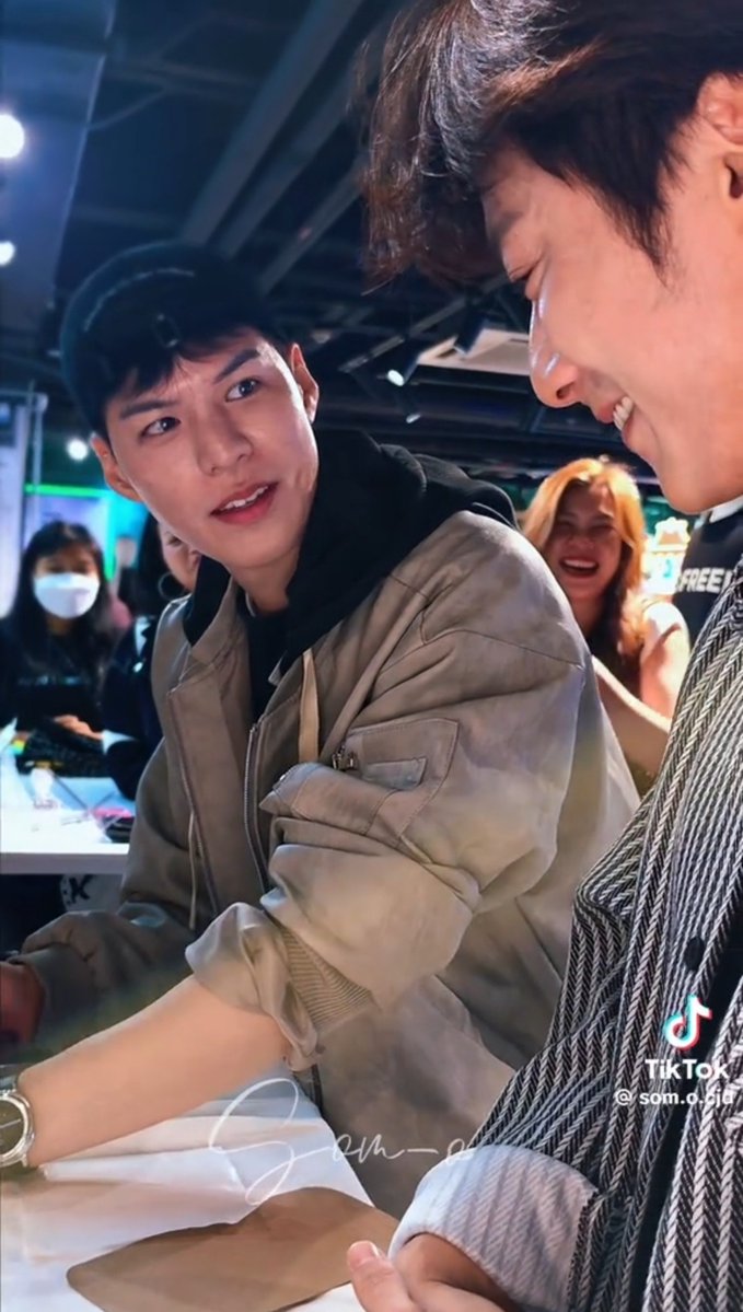 pjungnim's tweet photo. "ตัวแม่อยู่ไหน" 👀 https://t.co/oD6cUCPwZT