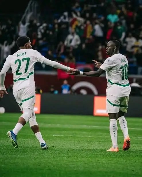 BenBocsak's tweet photo. 🇸🇳 If Ibrahim Mbaye signs for Liverpool, what a picture this is going to be. 

Sadio Mané pointing to the next Senegalese winger to carry on his legacy at Anfield✨ https://t.co/6PM6h4oNLX