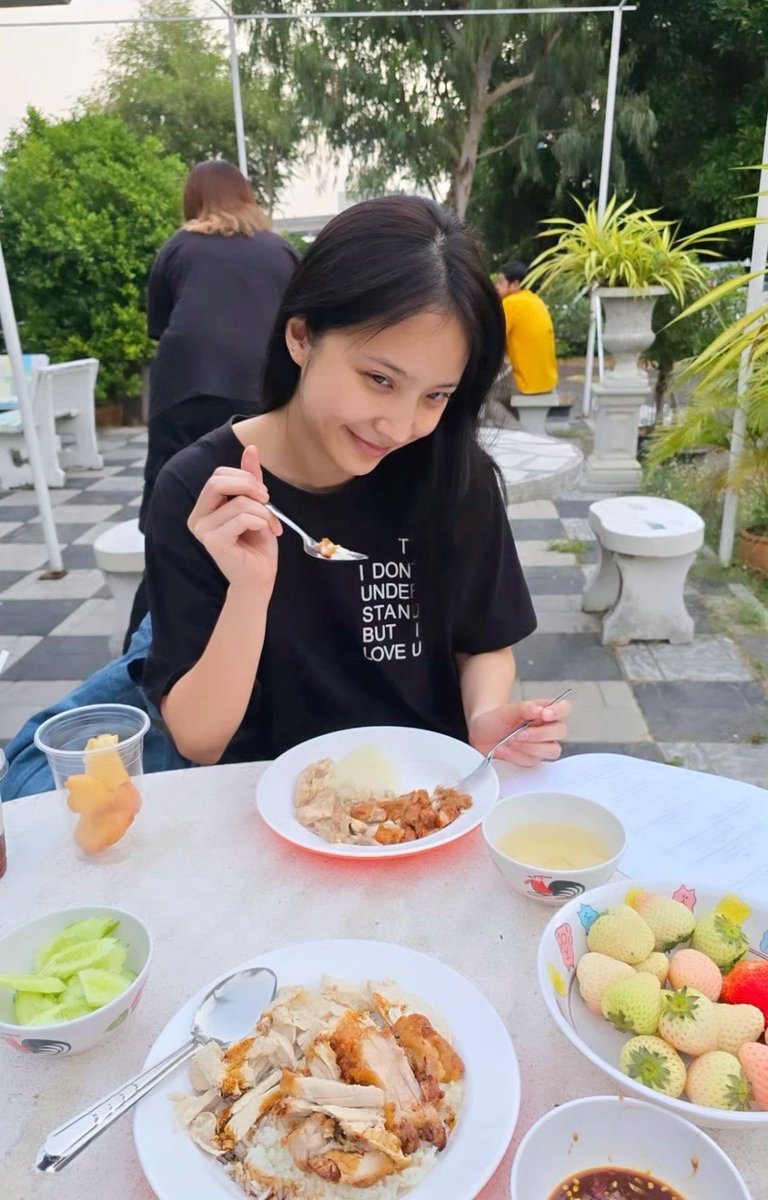 biechary's tweet photo. บิบี๋และของกิมของเขา 🥢😋 https://t.co/8OFSVy1tdz
