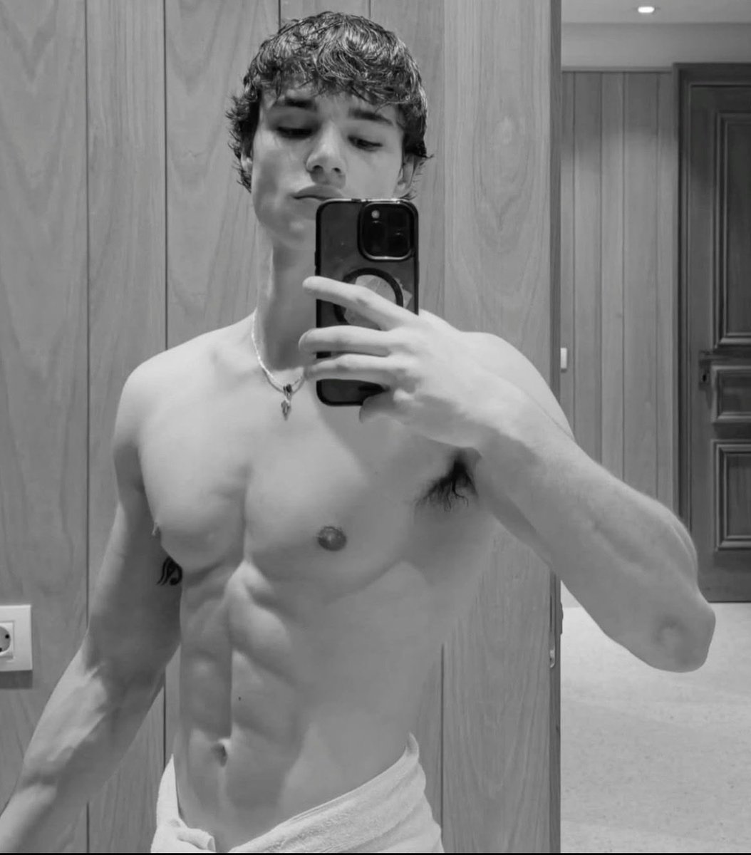 Fabian880137's tweet photo. Fernando Lindez🇪🇸❤️🔥 Japierdole ale hot #hot #model #hotmen #spain https://t.co/KdM5PuKU58
