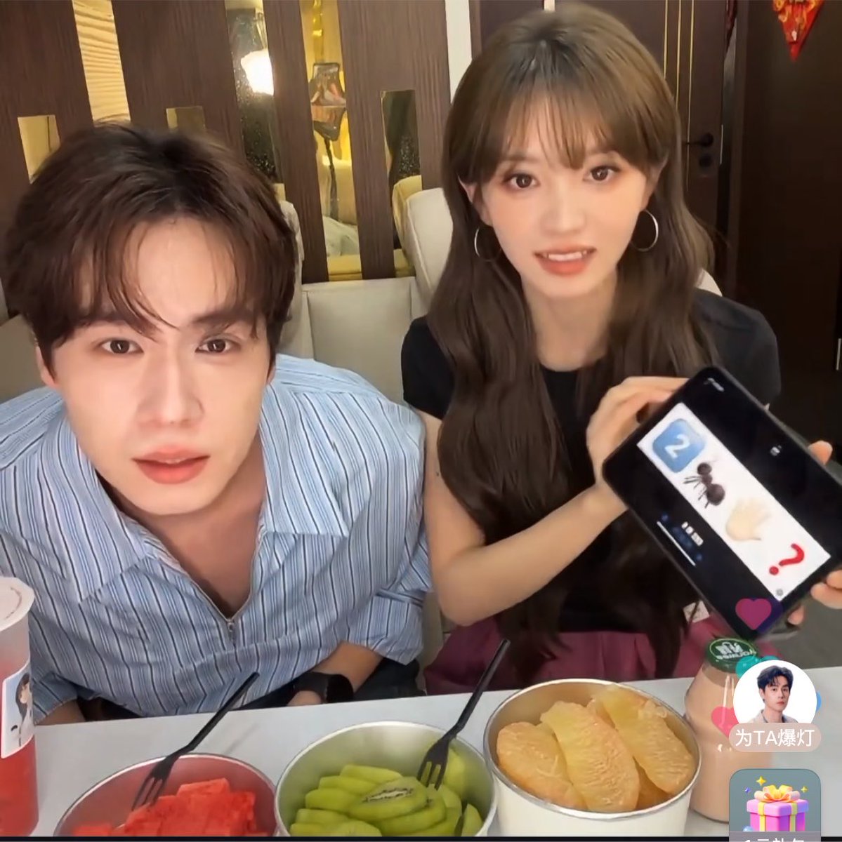 xojoyaw_'s tweet photo. พี่อี้น้องเถียนมาไลฟ์กันแล้วววว ไลฟ์ด้วยกันอ๊ยยยน่ารัก พระเอกคนแรกที่มาไลฟ์กับเถียนที่กองใหม่เลยนะ 🥹🥹 ละเตรียมมีของว่างผลไม้ช่วงไลฟ์ด้วยยย 🍉🥝🥤 https://t.co/DtM5PpmXCx