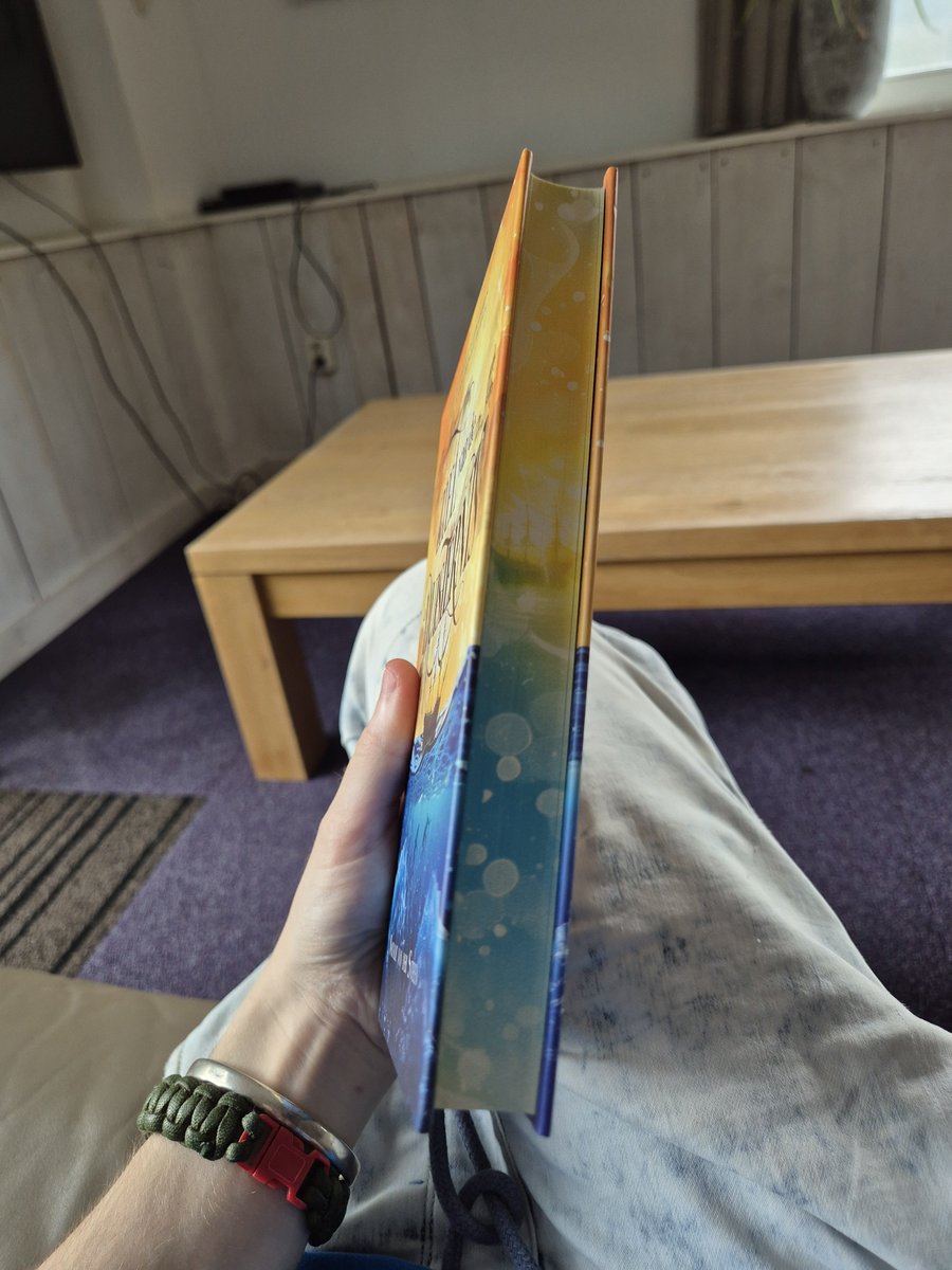 scentsofautumn's tweet photo. new dutch selfpublished book i bought today from a little bookshop that opened up in my town last week that solely sells books from self-pub authors (it came with two bookmarks) https://t.co/4mgOnPT4Cf