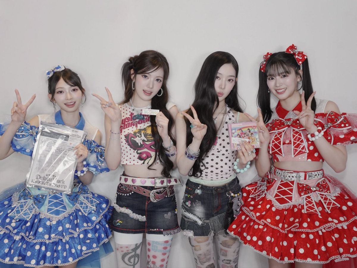 sendenbu_staff's tweet photo. ［📸］

#TIF2026 にて #KiiiKiii の #LEESOL さん #SUI さんとお写真を撮らせていただきました🎀✨ありがとうございました🫶💫

@We_KiiiKiii_JP
@TIP_TIF_staff
#大盛りハッピー
#超とき宣 #辻野かなみ #坂井仁香 https://t.co/ciSVmPX33H