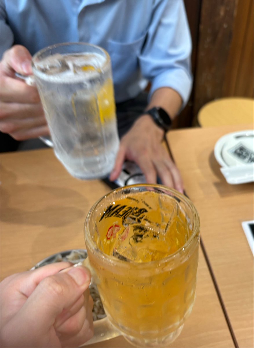 fenne_9's tweet photo. 仲良い先輩と居酒屋なう！ https://t.co/Q6kF0776Xc