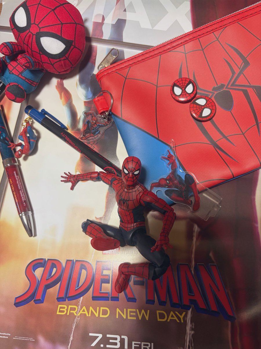 marveltomodachi's tweet photo. 『スパイダーマン：ブランド・ニュー・デイ』が全米オープニング興行収入🎬

映画史上歴代1位の快挙🕷️

アクション、笑い、そして胸が熱くなる展開。

スパイダーマンの魅力が、これまでもかと詰まった作品です✨

まだ観ていない方も、もう観た方も、ぜひ映画館でこの興奮を体感してください❗️

私は今のところ5回観ました♪🕸️

あれ、公開されてまだ1週間経ってないぜ🤔

#スパイダーマン
#SpidermanBrandNewDay