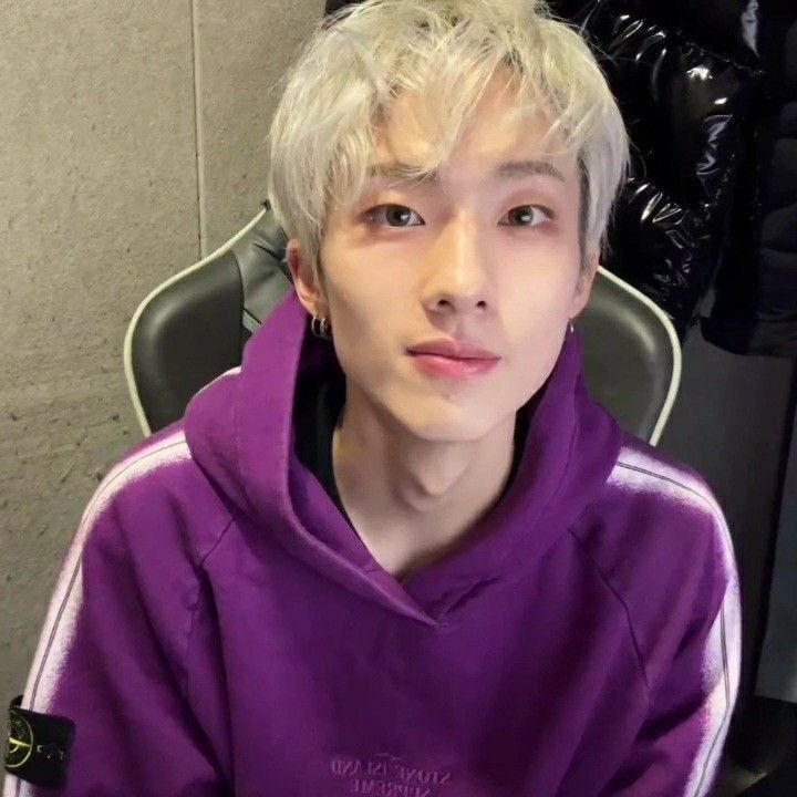 jijiseobsos's tweet photo. jiung live looks I think about often https://t.co/DXcCdp4DD5