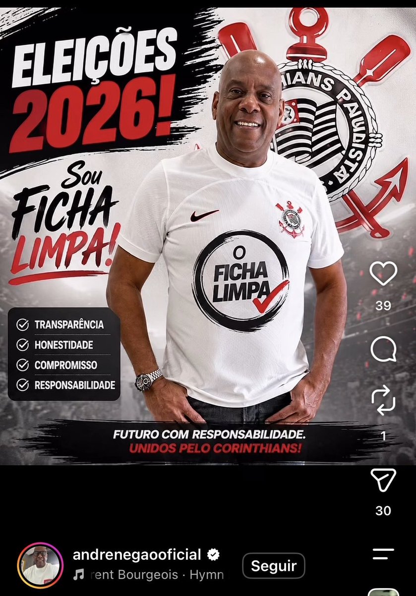 TelecoSCCP's tweet photo. André Negão postou a foto de campanha com a camisa "Ficha Limpa" e promessas de transparência, honestidade, compromisso e responsabilidade. Vamos aos fatos.

Detido na Lava Jato

Em 2016, foi preso em flagrante por porte ilegal de arma, no mesmo dia em que seria ouvido pela Polícia Federal na Operação Lava Jato, sobre suposta propina de R$ 500 mil da Odebrecht nas obras da Neo Química Arena. Pagou R$5 mil de fiança e foi solto horas depois.

Suspeita de caixa 2

Desde 2016 é apontado como intermediário de um suposto caixa 2 de R$ 3 milhões pago pela Odebrecht ao ex-deputado e ex-presidente do clube Andrés Sanchez. Nega a acusação. O processo segue em aberto na Polícia Federal, sem manifestação dele até hoje.

Passado no jogo do bicho

Já assumiu publicamente ter sido banqueiro do jogo do bicho antes de se tornar dirigente.

O operador de Andrés Sanchez

André Negão não é um dirigente qualquer. É o operador político de Andrés Sanchez. Foi chefe de gabinete e assessor parlamentar dele quando Andrés foi deputado federal, foi diretor administrativo na sua segunda gestão como presidente, e é hoje o candidato indicado pelo mesmo grupo que Andrés comanda desde 2007.

O intermediário dos R$ 3 milhões

E não é só proximidade política. Áudios entregues à Polícia Federal apontam André Negão como o intermediário de R$ 3 milhões repassados por caixa dois da Odebrecht para Andrés Sanchez, então candidato a deputado federal, identificado em planilha da empreiteira com o codinome "Timão". O inquérito foi arquivado em 2024 por decisão do STF, mas Andrés voltou a ser denunciado pelo Ministério Público em outubro de 2025.

O padrinho expulso

Em maio de 2026, o próprio Conselho Deliberativo expulsou Andrés Sanchez do quadro associativo do Corinthians, por 112 votos a 49, depois de apurar R$ 480 mil em gastos pessoais no cartão corporativo do clube. A torcida foi às ruas do Parque São Jorge espalhar sabão, simbolizando a "lavagem" que o próprio clube precisou fazer.

Continuidade, não herança

André Negão é o homem que supostamente operou dinheiro para esse esquema e agora quer a cadeira do padrinho que acabou de ser expulso por corrupção interna. Não é herança política, é continuidade do mesmo modelo que a torcida acabou de rejeitar nas urnas do Conselho.

O filho no clube

O filho, André Vinícius, ficou sob contrato com o Corinthians entre 2010 e 2016, com sucessivas renovações e salário que, segundo relato feito em debate eleitoral por um adversário, chegou a R$ 45 mil por mês. Nesse período, atuou oficialmente em uma única partida pelo profissional. O clube ainda comprou 30% do passe do jogador.

O que não está confirmado

Importante separar o que é fato do que é alegação não confirmada por apuração jornalística: circula em redes sociais e fóruns a informação de que André Negão teria cumprido pena, com prestação de serviços comunitários, por violência contra mulher em 2007, e que o filho teria sido preso por crime contra a saúde pública em 2021. Não encontrei confirmação em veículo de imprensa com apuração própria sobre nenhum dos dois pontos. Fica registrado como alegação, não como fato apurado.

Ficha Limpa?

Nada disso combina com o "Ficha Limpa" estampado na camisa.

O modelo que precisa acabar

A permanência de figuras assim no comando do clube, sustentadas por décadas de proximidade com o poder interno, é sintoma de um modelo associativo que não presta contas a ninguém.

Enquanto o sócio e torcedor tentam pagar a conta, esse tipo de gestão se perpetua.