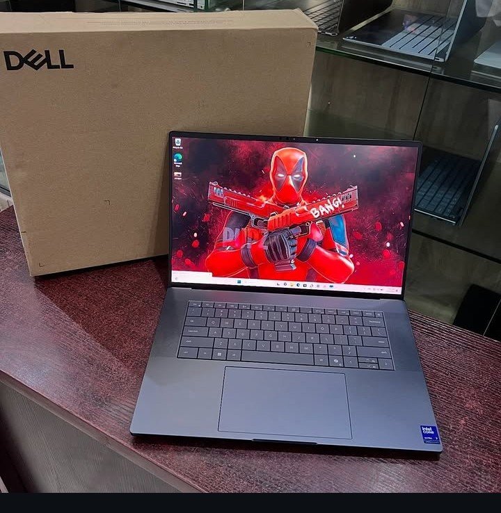 ManT0my's tweet photo. @onaswurld Getting my first laptop https://t.co/ELOkDpCfy6