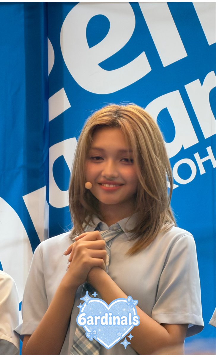6ardinals's tweet photo. Pretty girl in blue #Gehlee #Unis https://t.co/h3YuGFmOLp