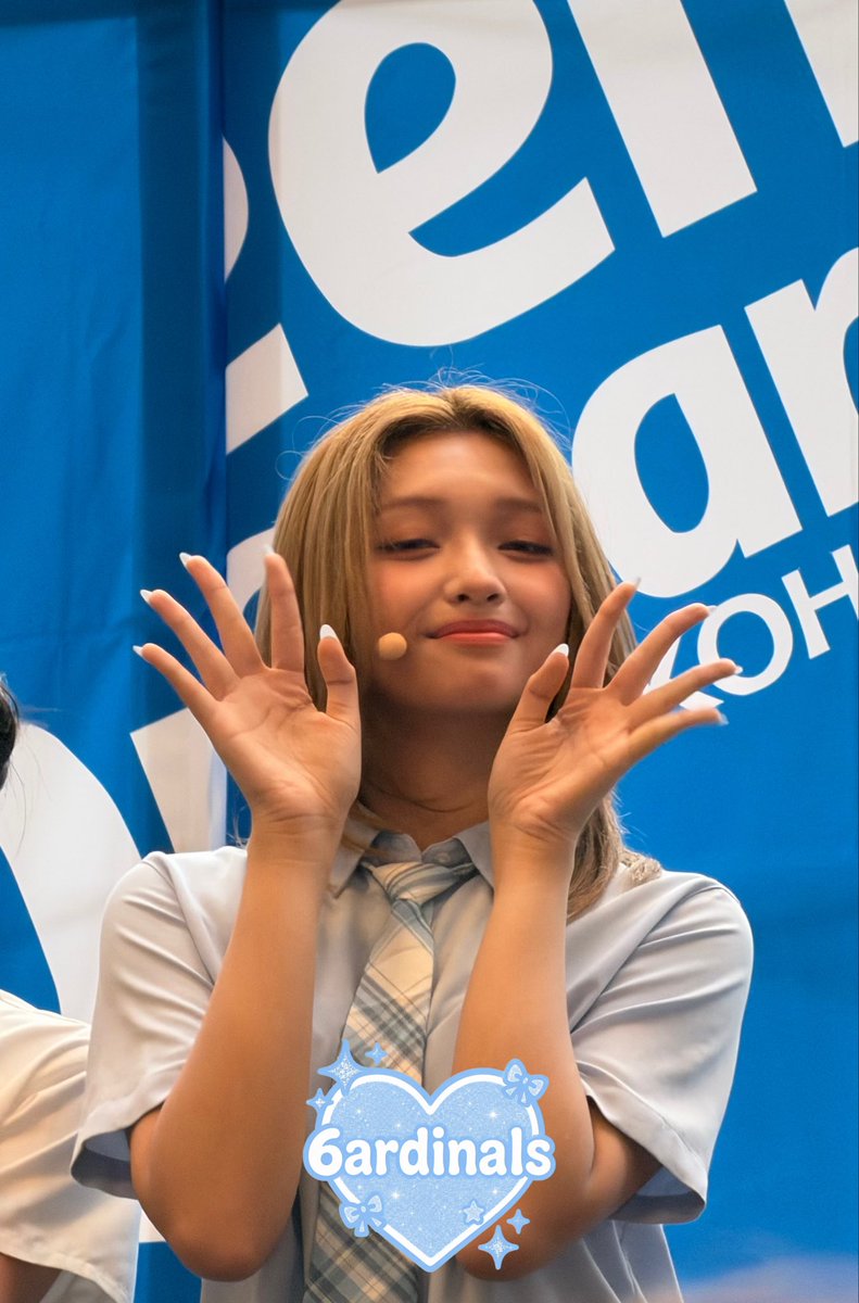 6ardinals's tweet photo. Pretty girl in blue #Gehlee #Unis https://t.co/h3YuGFmOLp