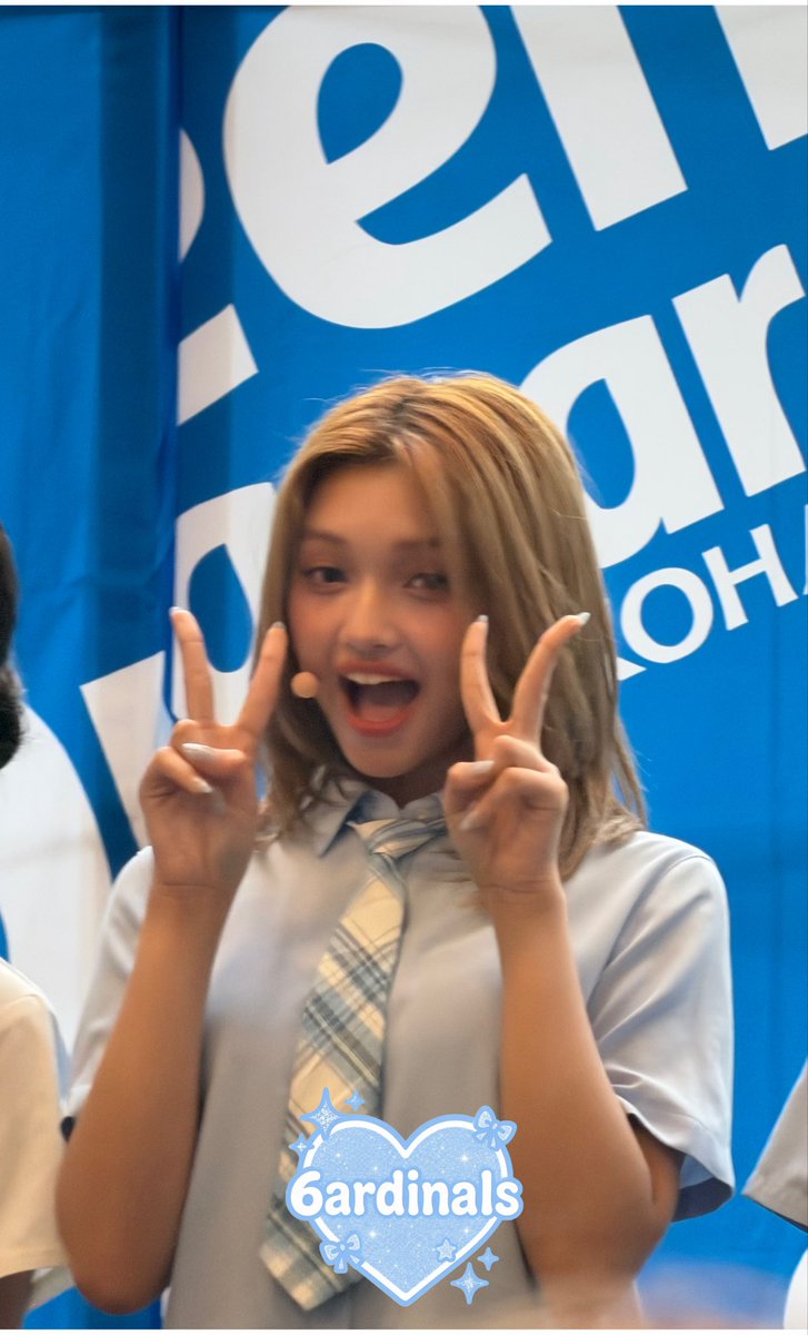 6ardinals's tweet photo. Pretty girl in blue #Gehlee #Unis https://t.co/h3YuGFmOLp