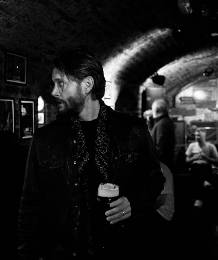 REDEMPTl0N_'s tweet photo. ᅠᅠ

            𝗒𝗈𝗎𝗋 𝐜𝐚𝐦𝐞𝐫𝐚 𝐫𝐨𝐥𝐥 if i was
             someone i think… hm… i like. 🚬

ᅠᅠ
ᅠᅠ https://t.co/gvwAPtsFK4