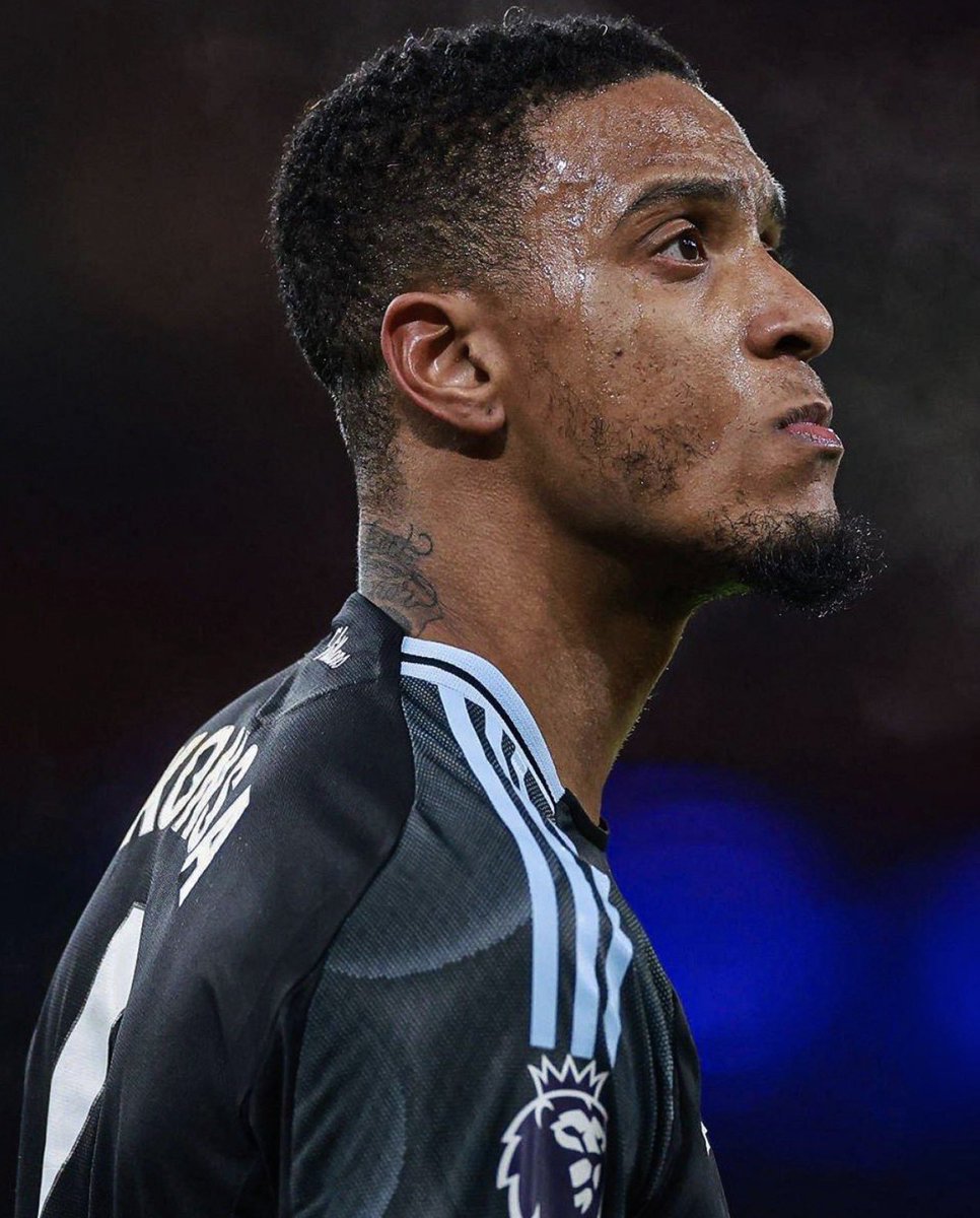 lennoxAkin's tweet photo. 🚨BREAKING! 💣 

Aston Villa are preparing to receive a new offer from Arsenal to sign Ezri Konsa. 🏴󠁧󠁢󠁥󠁮󠁧󠁿 🧱 

ℹ️ @TomCollomosse https://t.co/N1JZcQXFMs