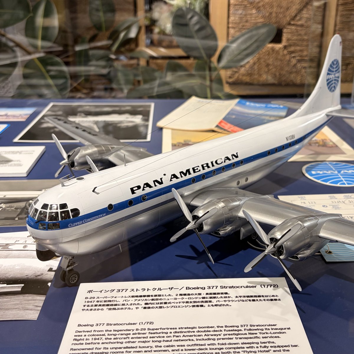 ukm42195's tweet photo. いつもより少し早い時間に羽田空港へ行けたので、「THE HISTORY OF HANEDA」に少しだけ立ち寄りました✈️

PAN AMのボーイング377 ストラトクルーザーを見ていると、「この機体が本当に大空を飛んでいたんだ…」と、しばらく見入ってしまいました😳

航空の歴史に触れられる、羽田空港のお気に入りスポットです✨