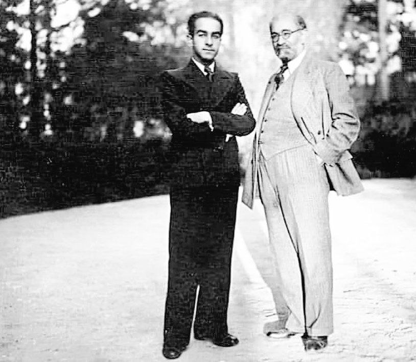 NaghizMind's tweet photo. محمد‌علی فروغی:

 «وقتی نماینده شوروی از ما خواست که امتیازاتی در شمال ایران واگذار کنیم، گفتم: این خاک، نه تنها متعلق به ما، بلکه امانتی از پدران ما برای فرزندان ماست. یک وجب از ایران را نمی‌توان با هیچ قیمتی فروخت. سوگند خوردم که تا جان دارم، از این امانت پاسداری کنم.» https://t.co/BJ4XiHWbPg