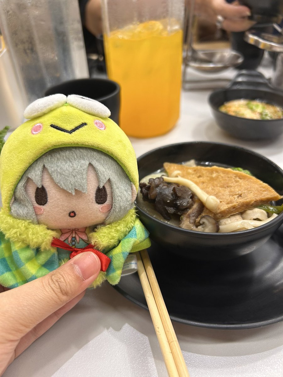 sardinenes's tweet photo. nenechan is eating good here!! (˶ᵔ ᵕ ᵔ˶) https://t.co/vRlwPH3sXf