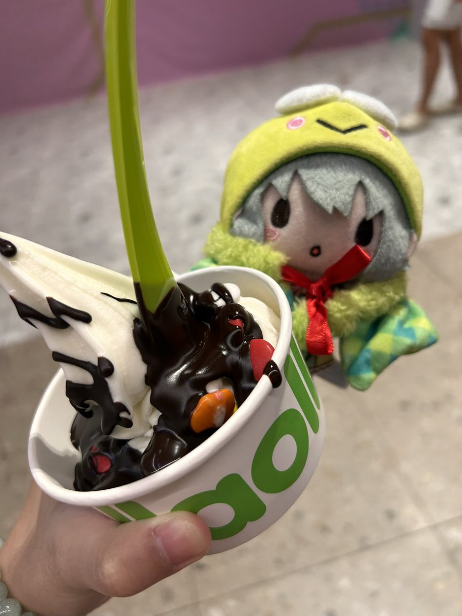 sardinenes's tweet photo. nenechan is eating good here!! (˶ᵔ ᵕ ᵔ˶) https://t.co/vRlwPH3sXf