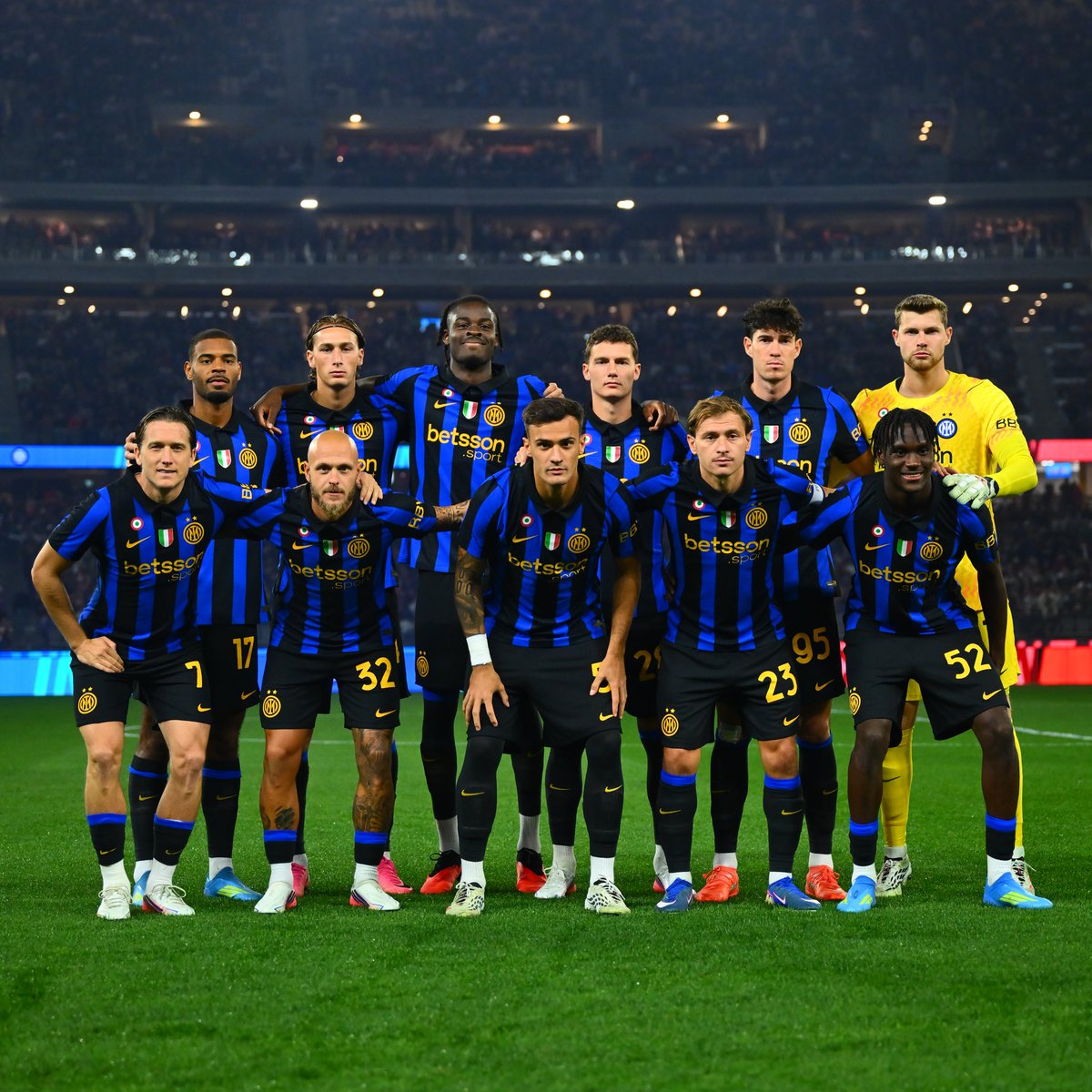 Inter's tweet photo. Famiglia 🫂 https://t.co/ELmqKXaI8z