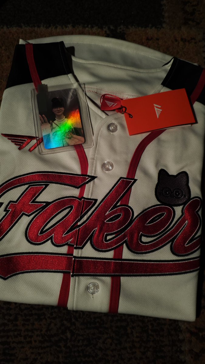 89cloverz's tweet photo. Ang ganda ng Faker Day jersey, thank you so much as always sis! @ilku1125 https://t.co/yaK8ftWvsZ