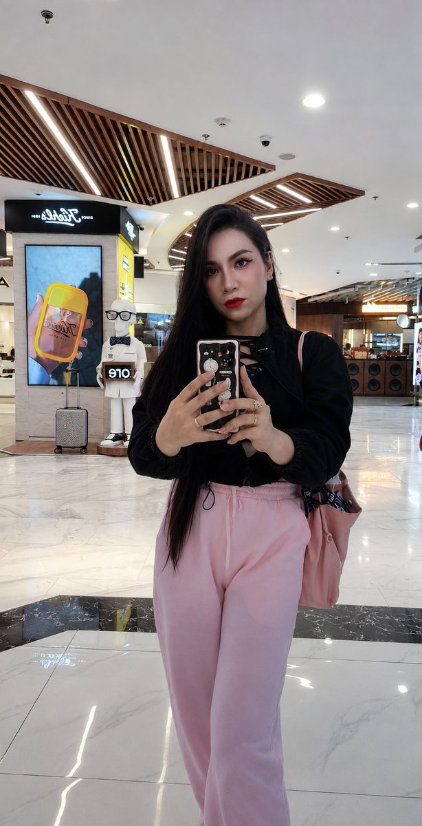 KanVan20's tweet photo. Are these pants too thick?
#asian #vietnam #transgirl #lady https://t.co/QsOUHUlZjr