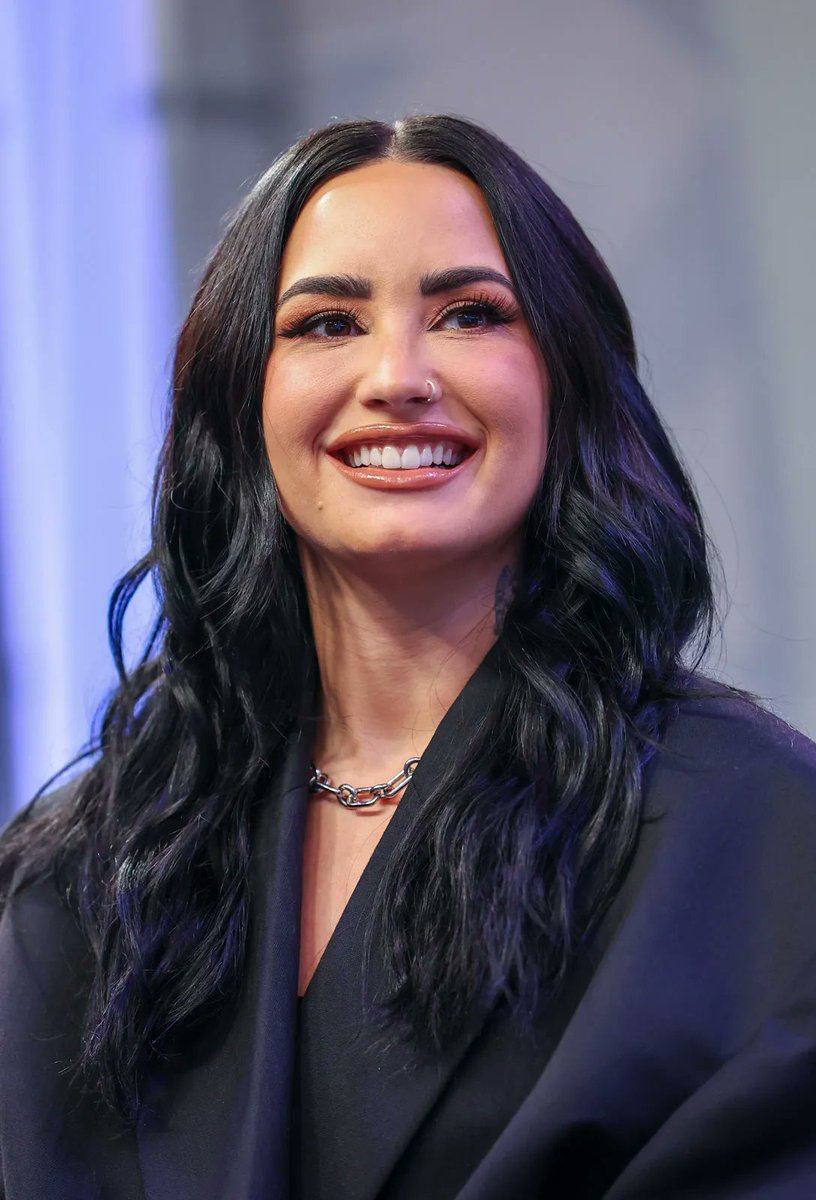 Smooth981FM's tweet photo. #NP  Echame La Culpa @ddlovato @LuisFonsi  

on #TheKazbah981 with @oluwaseun_ro

Listen Live: 
https://t.co/RE5Q52wdVp
❤💙🤍

#Smooth981 #LoveMusic #LoveLife #SmoothFmLagos https://t.co/MRqAKYTOso