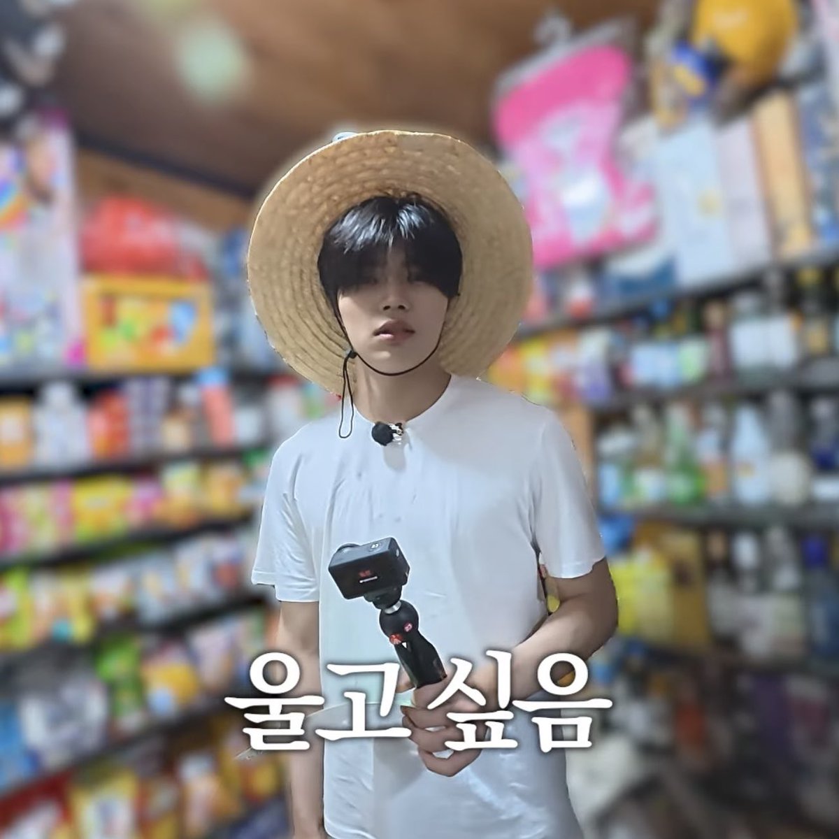 gvnwkie's tweet photo. gunwook is killing me 😭😭 what’s his problem lmfaoo https://t.co/SCXtq9CzK6
