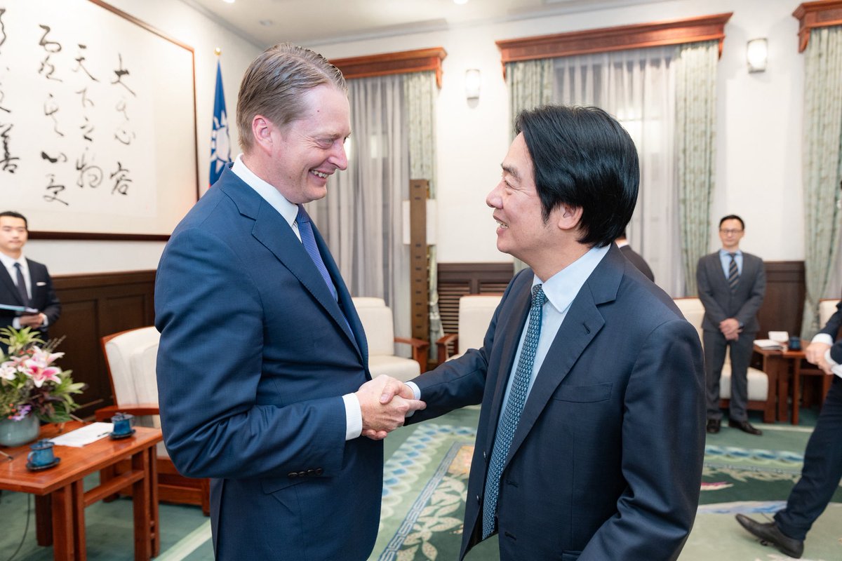 ChingteLai's tweet photo. A warm welcome to @ryanl_hass and the @BrookingsInst delegation. As we face authoritarian expansion, supply chain restructuring, the AI wave &amp; other global challenges, #Taiwan will continue to deepen its partnership with the #US in all areas to safeguard peace &amp; democracy. https://t.co/5wwSig2LCD